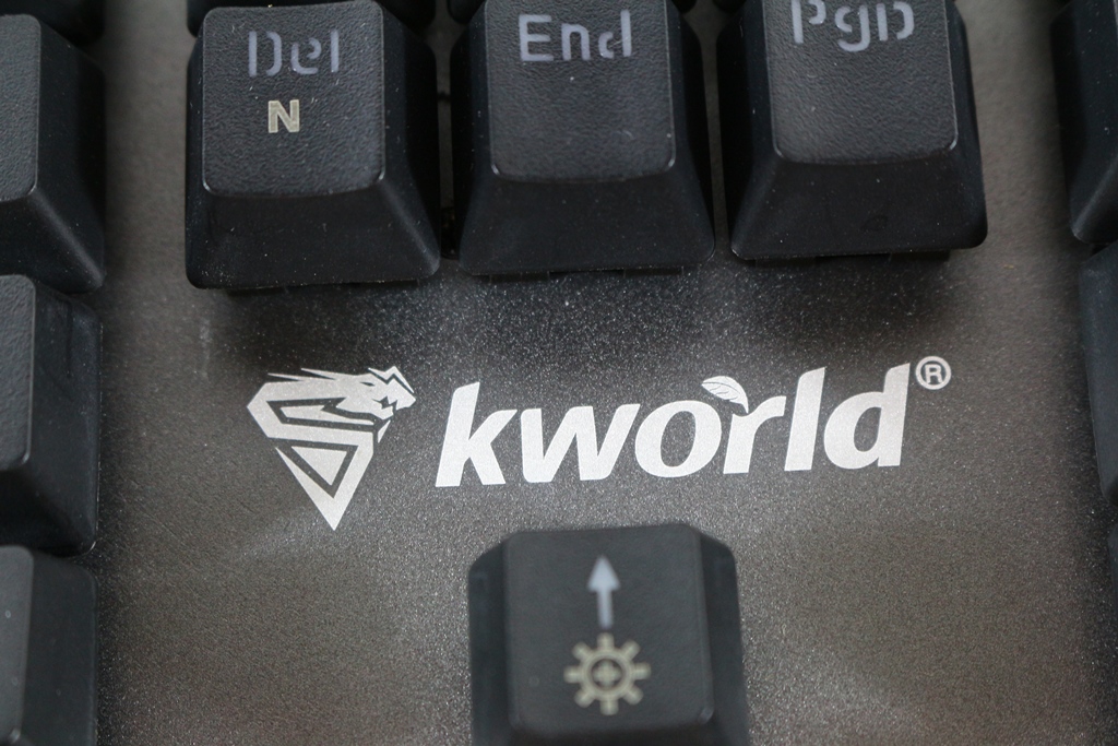 廣寰kworld C600光軸電競機械鍵盤-光速觸發殺敵無數9850