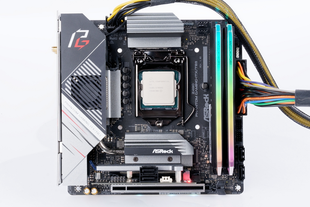 ASRock Z490 PHANTOM GAMING-ITX/TB3 / ITX 小板搭載TB3、小巧精悍的