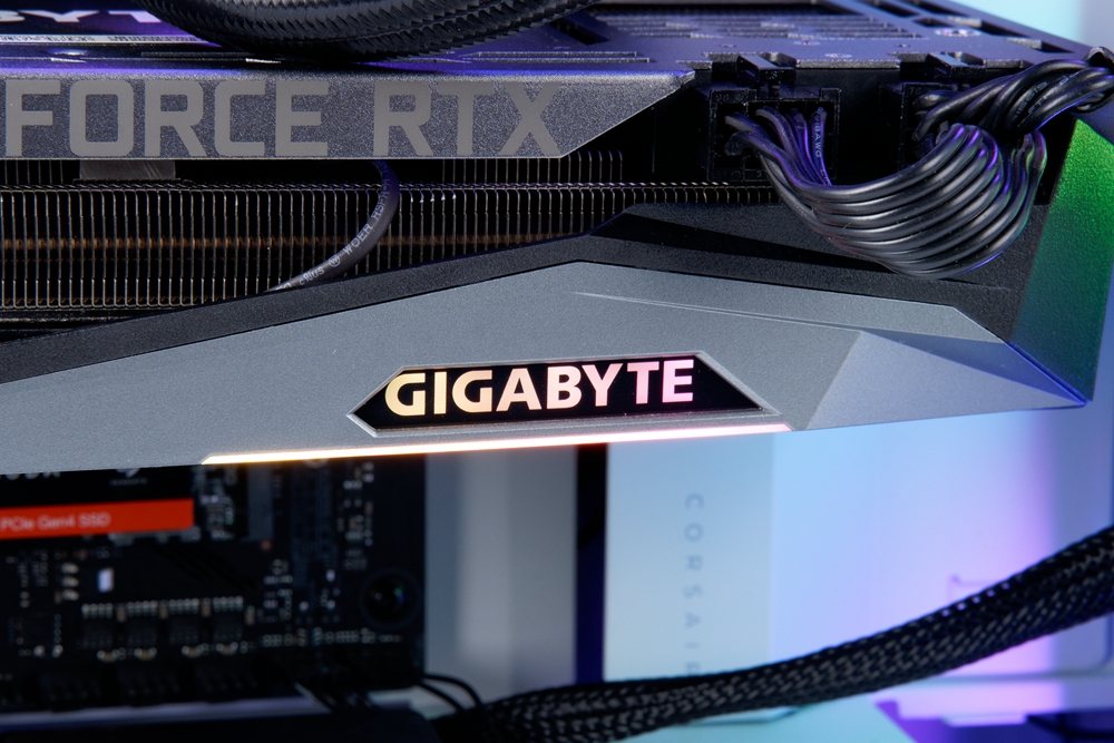 GIGABYTE GeForce RTX 3080 GAMING OC 10G 開箱測試/ 3080 自製卡的高 