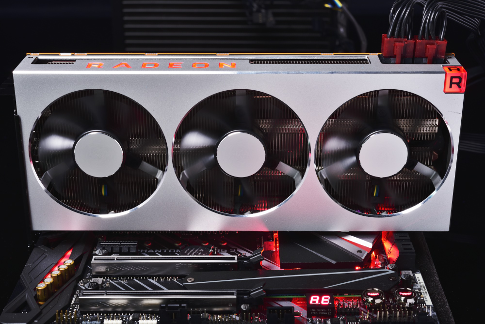 7nm 首殺AMD Radeon VII 測試報告/ 效能直追HBM2 顯神威| XFastest News