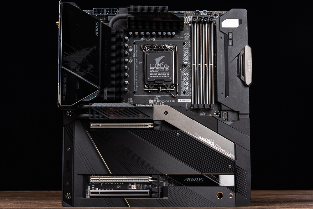 究極神鷹！GIGABYTE Z690 AORUS XTREME 開箱測試/ 堆料獸散熱王